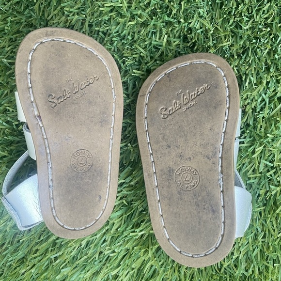 Saltwater Silver Sandals Size 7 - Picture 3 of 3